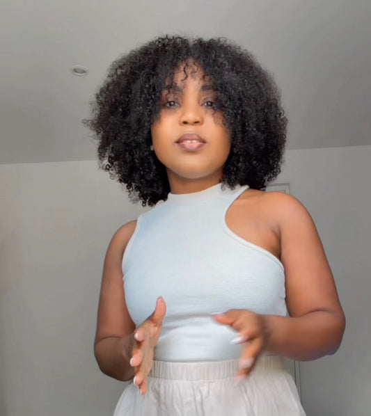 La perruque afro kinky